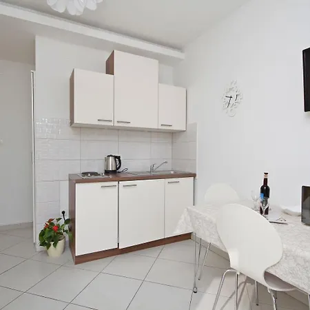 Apartments Maja 100 From The Beach Podgora Exterior photo