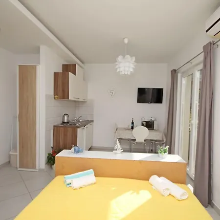 Apartments Maja 100 From The Beach Podgora Exterior photo